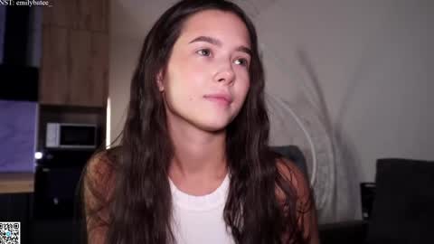 Snapshot of emilybatee chatting on 15, 5, 2026 emilybatee online show from 15, 5, 2026