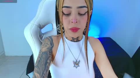 Snapshot of emilydaft chatting on 25, 4, 2026 fari online show from 25, 4, 2026