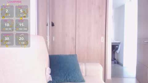 Snapshot of emilyguss chatting on 17, 12, 2024 Emily online show from 17, 12, 2024