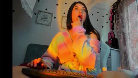 Emily Jang online show from 14, 11, 2025