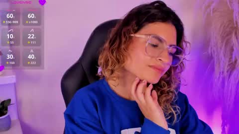 Snapshot of emilyjonesss_ chatting on 4, 6, 2026 Emilyjonnes online show from 4, 6, 2026