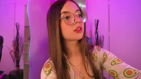 Snapshot of emilykarterr chatting on 11, 12, 2024 VALEEEN online show from 11, 12, 2024