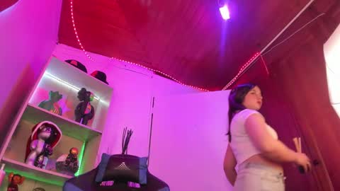 Snapshot of emilykarterr chatting on 14, 12, 2024 VALEEEN online show from 14, 12, 2024