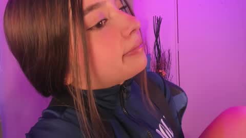 Snapshot of emilykarterr chatting on 20, 12, 2024 VALEEEN online show from 20, 12, 2024