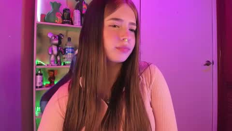 Snapshot of emilykarterr chatting on 30, 12, 2024 VALEEEN online show from 30, 12, 2024