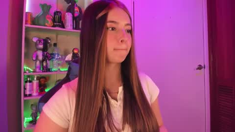 Snapshot of emilykarterr chatting on 31, 12, 2024 VALEEEN online show from 31, 12, 2024