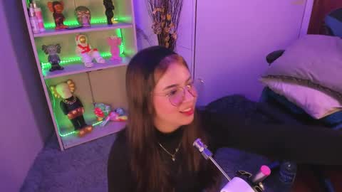 Snapshot of emilykarterr chatting on 12, 1, 2025 VALEEEN online show from 12, 1, 2025