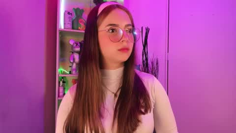 Snapshot of emilykarterr chatting on 23, 1, 2025 VALEEEN online show from 23, 1, 2025