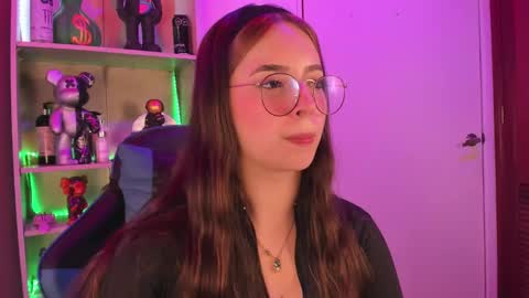 Snapshot of emilykarterr chatting on 24, 1, 2025 VALEEEN online show from 24, 1, 2025