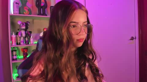 Snapshot of emilykarterr chatting on 26, 1, 2025 VALEEEN online show from 26, 1, 2025