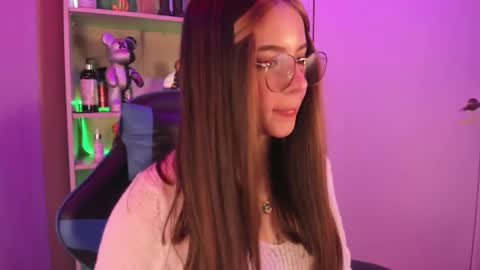 Snapshot of emilykarterr chatting on 7, 2, 2025 VALEEEN online show from 7, 2, 2025