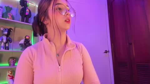 Snapshot of emilykarterr chatting on 1, 3, 2025 VALEEEN online show from 1, 3, 2025