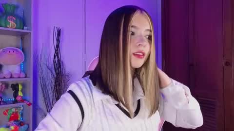 Snapshot of emilykarterr chatting on 14, 9, 2025 VALEEEN online show from 14, 9, 2025