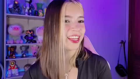 Snapshot of emilykarterr chatting on 2, 10, 2025 VALEEEN online show from 2, 10, 2025