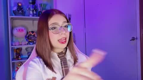 Snapshot of emilykarterr chatting on 30, 10, 2025 VALEEEN online show from 30, 10, 2025