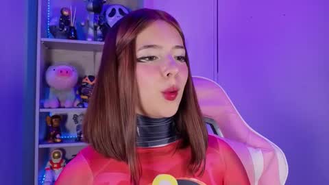 Snapshot of emilykarterr chatting on 2, 11, 2025 VALEEEN online show from 2, 11, 2025