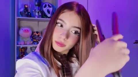 Snapshot of emilykarterr chatting on 6, 11, 2025 VALEEEN online show from 6, 11, 2025