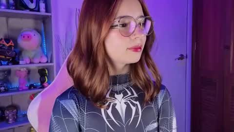 Snapshot of emilykarterr chatting on 1, 12, 2025 VALEEEN online show from 1, 12, 2025