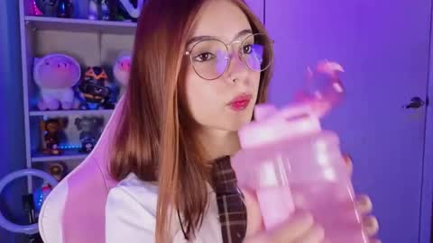 Snapshot of emilykarterr chatting on 2, 12, 2025 VALEEEN online show from 2, 12, 2025