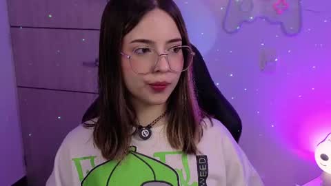 Snapshot of emilykarterr chatting on 23, 6, 2026 VALEEEN online show from 23, 6, 2026
