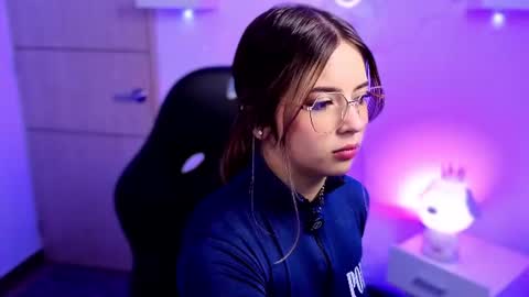 Snapshot of emilykarterr chatting on 26, 6, 2026 VALEEEN online show from 26, 6, 2026