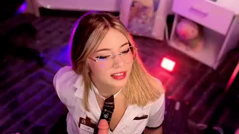 Snapshot of emilykarterr chatting on 8, 7, 2026 VALEEEN online show from 8, 7, 2026