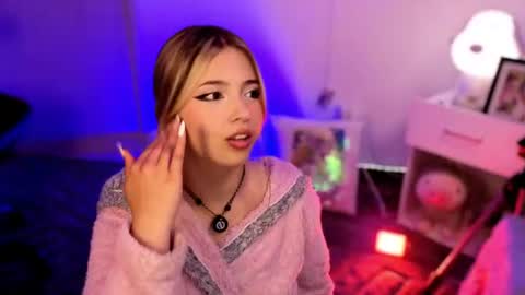 Snapshot of emilykarterr chatting on 28, 7, 2026 VALEEEN online show from 28, 7, 2026