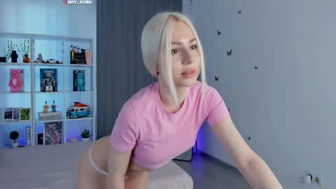 Hey i am  Emily     am -  pm online show from 22, 5, 2026
