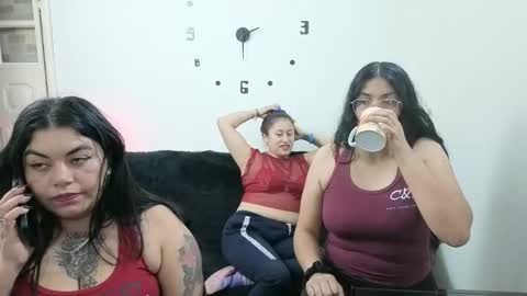 Snapshot of emilyriskhot chatting on 8, 5, 2026 emily friends online show from 8, 5, 2026