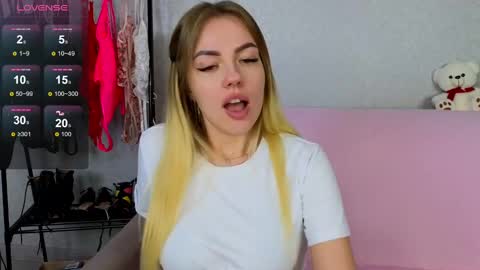 Emily Robbie online show from 27, 2, 2025