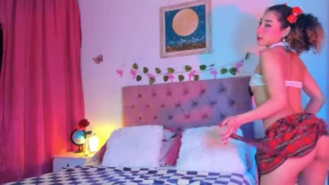 Emily Santana online show from 4, 4, 2026