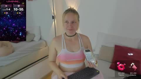 Snapshot of emilysumer chatting on 7, 6, 2026 Summer 3 online show from 7, 6, 2026