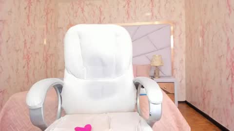 Emily  2200 - 600GMT-5 online show from 20, 4, 2026