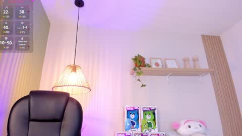 Snapshot of emilyy_bank chatting on 5, 1, 2025 Emily Bank online show from 5, 1, 2025