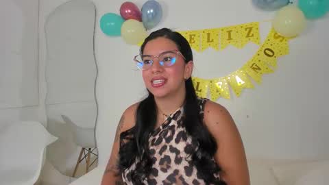 emilyy_cooperr online show from 19, 12, 2025