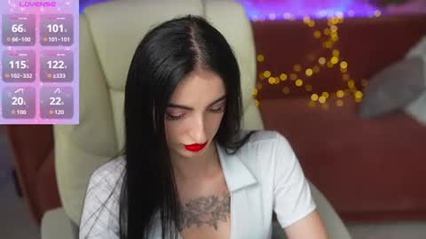 Snapshot of emilyymoon chatting on 19, 6, 2026 emilyymoon online show from 19, 6, 2026