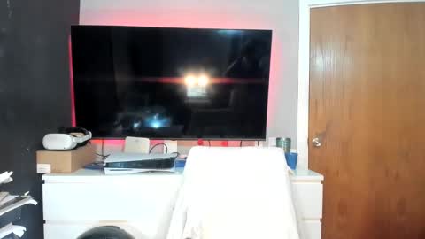 Snapshot of emliyjamesmjb chatting on 5, 12, 2024 emliyjamesmjb online show from 5, 12, 2024
