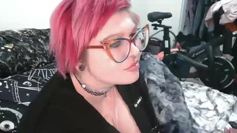 Snapshot of emma4269 chatting on 3, 1, 2025 emma lotacurves online show from 3, 1, 2025