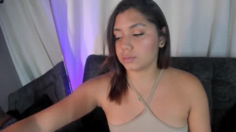 emma__hills_ online show from 8, 9, 2025