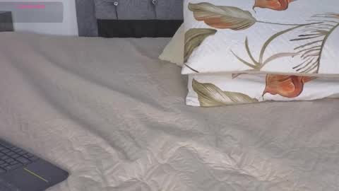 Snapshot of emma_blake__ chatting on 18, 12, 2025 Emma online show from 18, 12, 2025