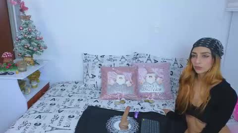 Emma Blue  modelo independiente online show from 14, 12, 2024