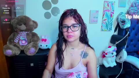 Snapshot of emma_boo_ chatting on 4, 2, 2026 emma_boo_ online show from 4, 2, 2026