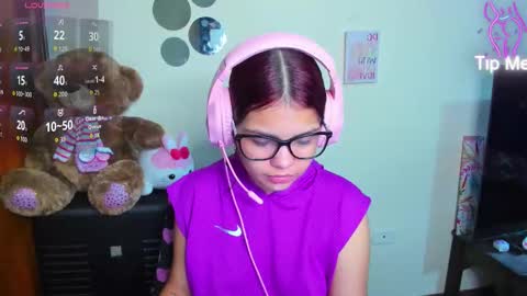 Snapshot of emma_boo_ chatting on 8, 3, 2026 emma_boo_ online show from 8, 3, 2026