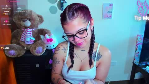 Snapshot of emma_boo_ chatting on 8, 4, 2026 emma_boo_ online show from 8, 4, 2026
