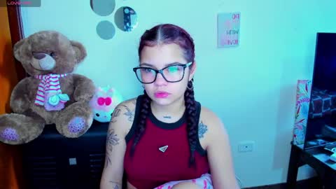 Snapshot of emma_boo_ chatting on 12, 4, 2026 emma_boo_ online show from 12, 4, 2026