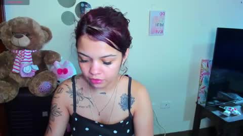 Snapshot of emma_boo_ chatting on 15, 4, 2026 emma_boo_ online show from 15, 4, 2026