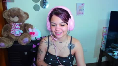 Snapshot of emma_boo_ chatting on 15, 4, 2026 emma_boo_ online show from 15, 4, 2026