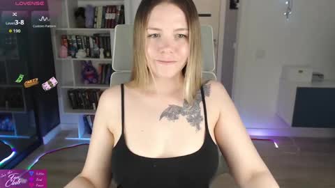 Snapshot of emma_bryan chatting on 8, 5, 2026 Emma online show from 8, 5, 2026