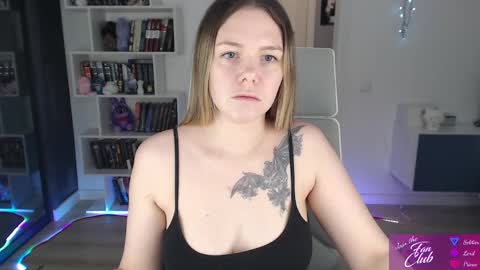 Snapshot of emma_bryan chatting on 16, 5, 2026 Emma online show from 16, 5, 2026