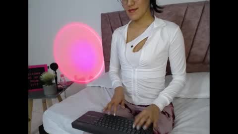 Emma Glow online show from 8, 10, 2025
